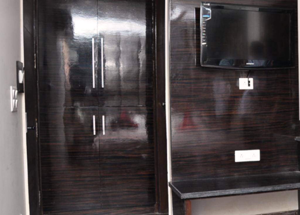 Fabexpress Lotus Palace New Delhi Exterior photo