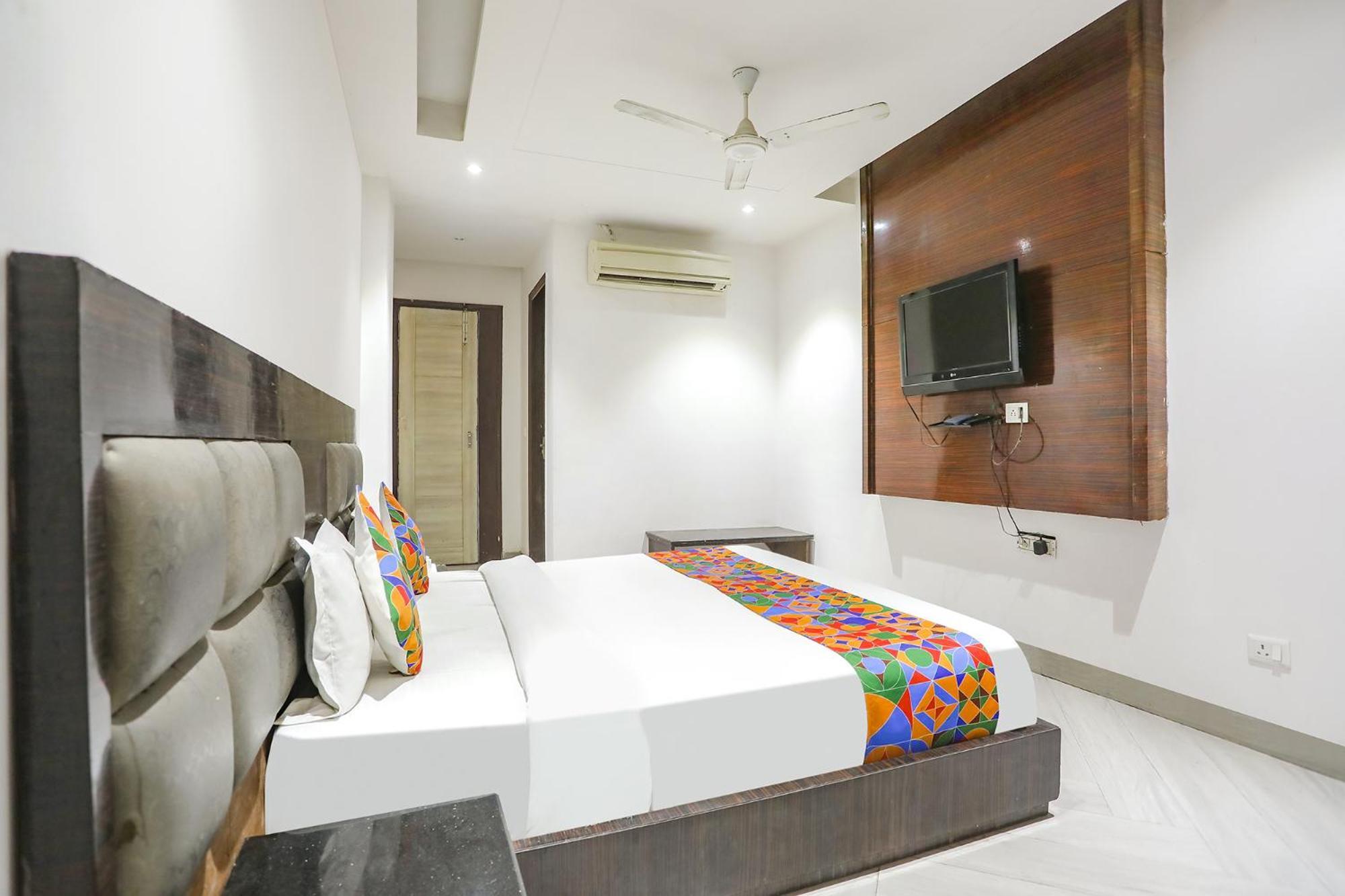Fabexpress Lotus Palace New Delhi Exterior photo