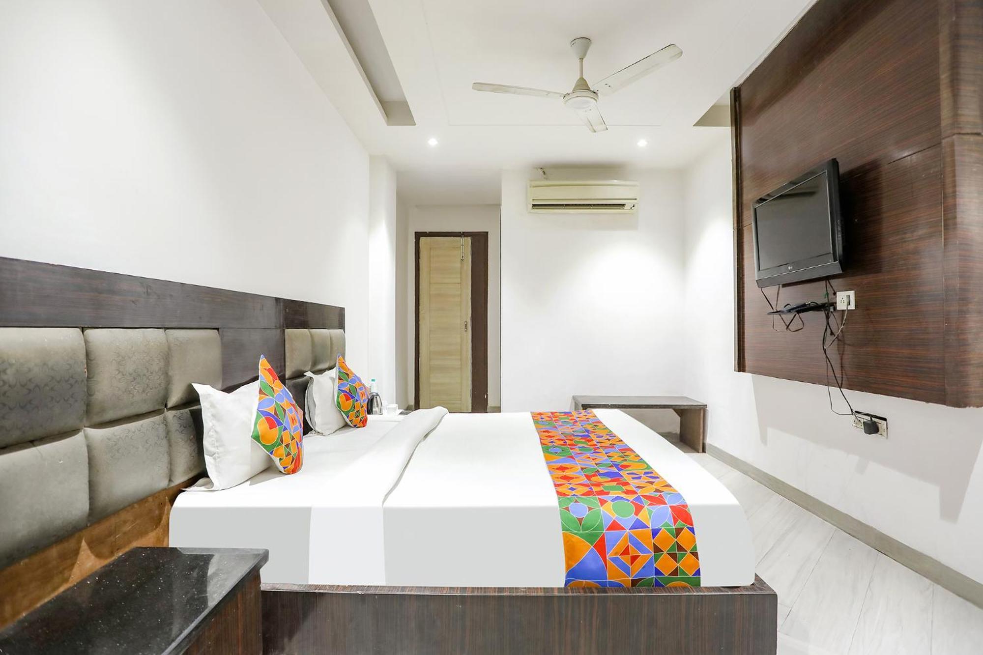 Fabexpress Lotus Palace New Delhi Exterior photo